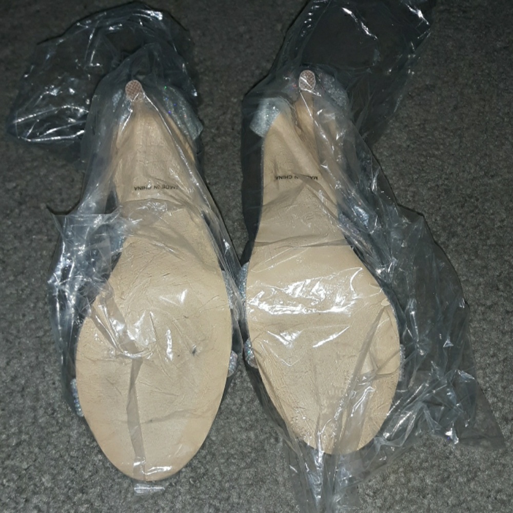 Heels - Picture 2 of 2